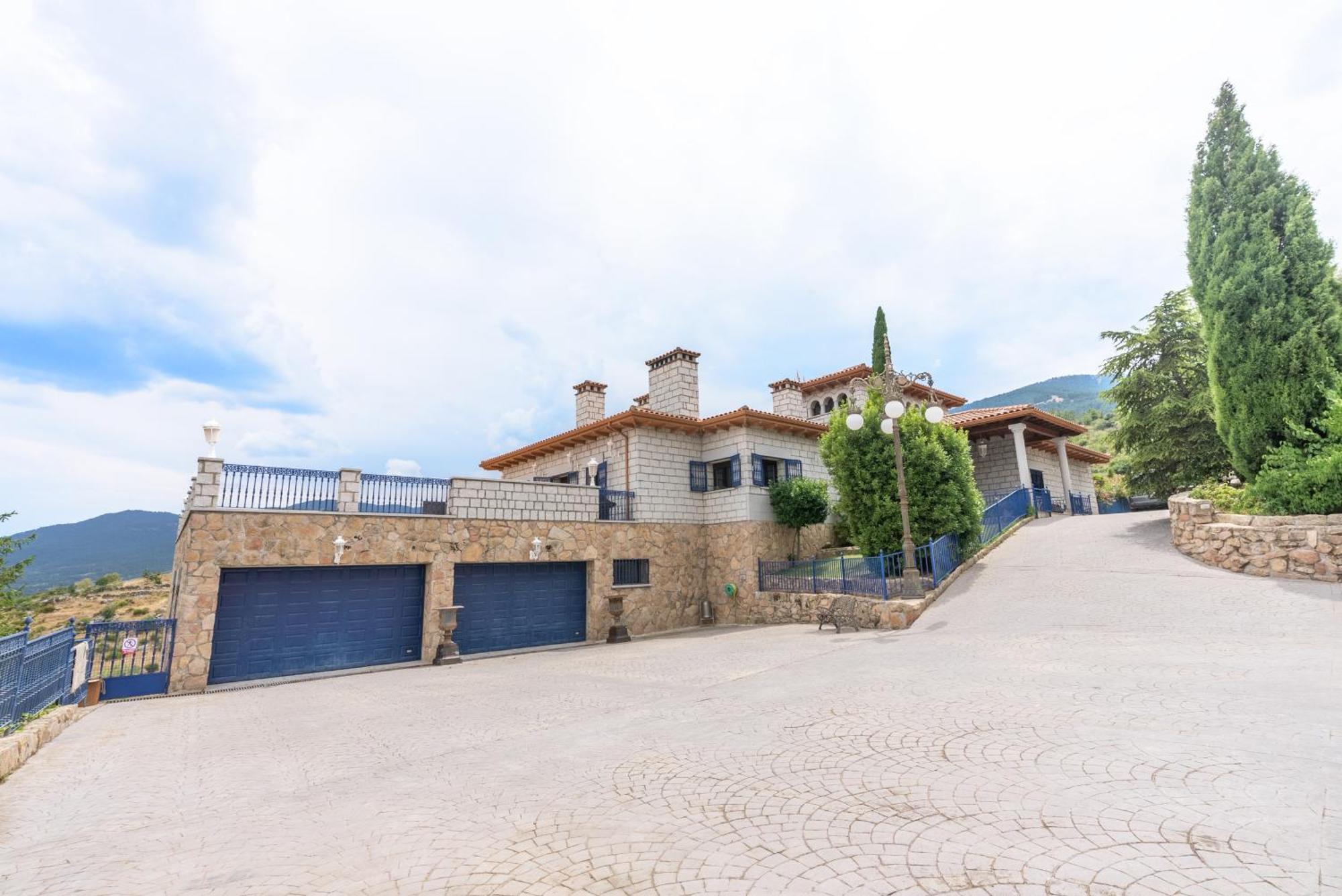 Villa Mansion Con Jacuzzi A 40 Grados, Gran Piscina Y Padel El Tiemblo Esterno foto