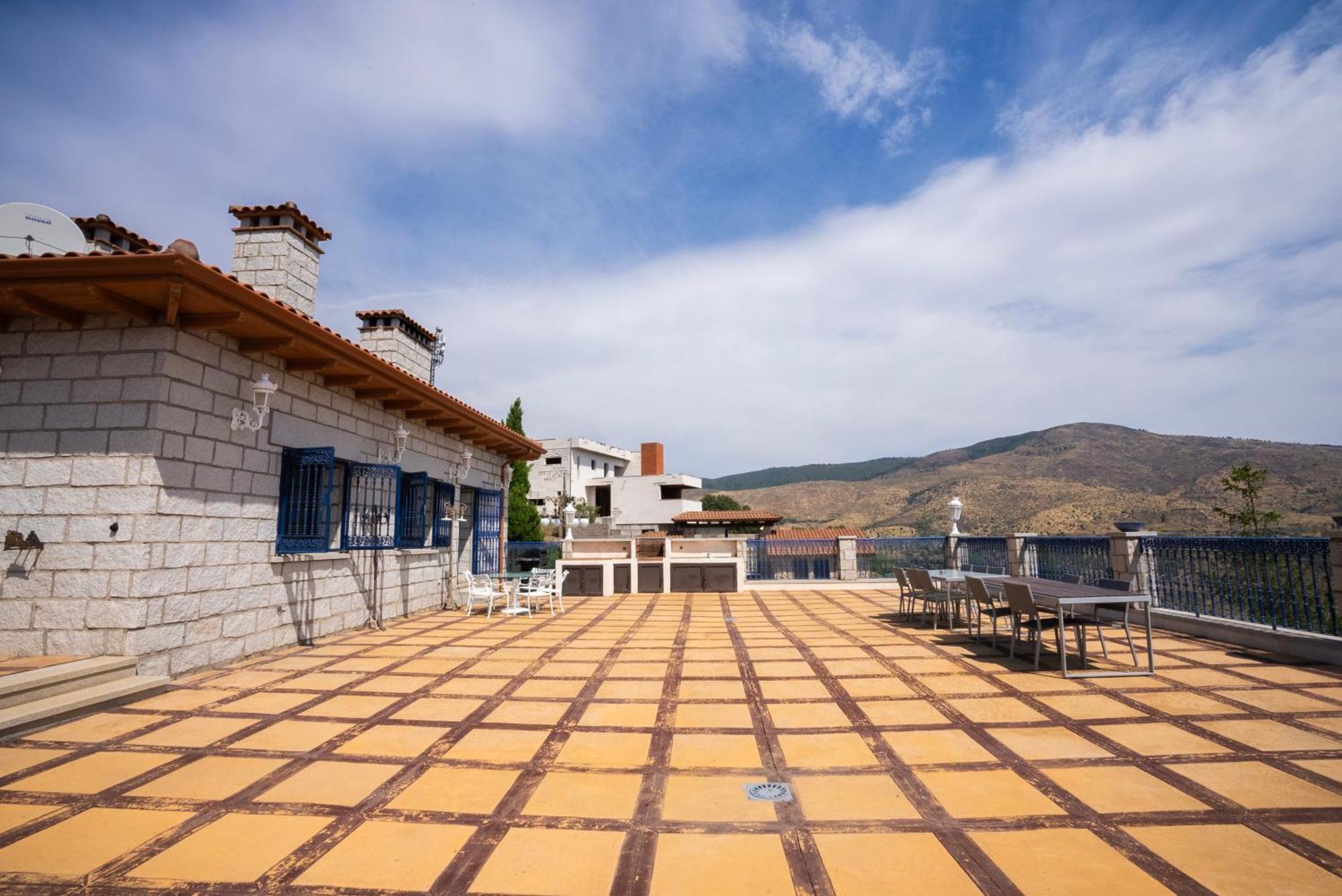 Villa Mansion Con Jacuzzi A 40 Grados, Gran Piscina Y Padel El Tiemblo Esterno foto