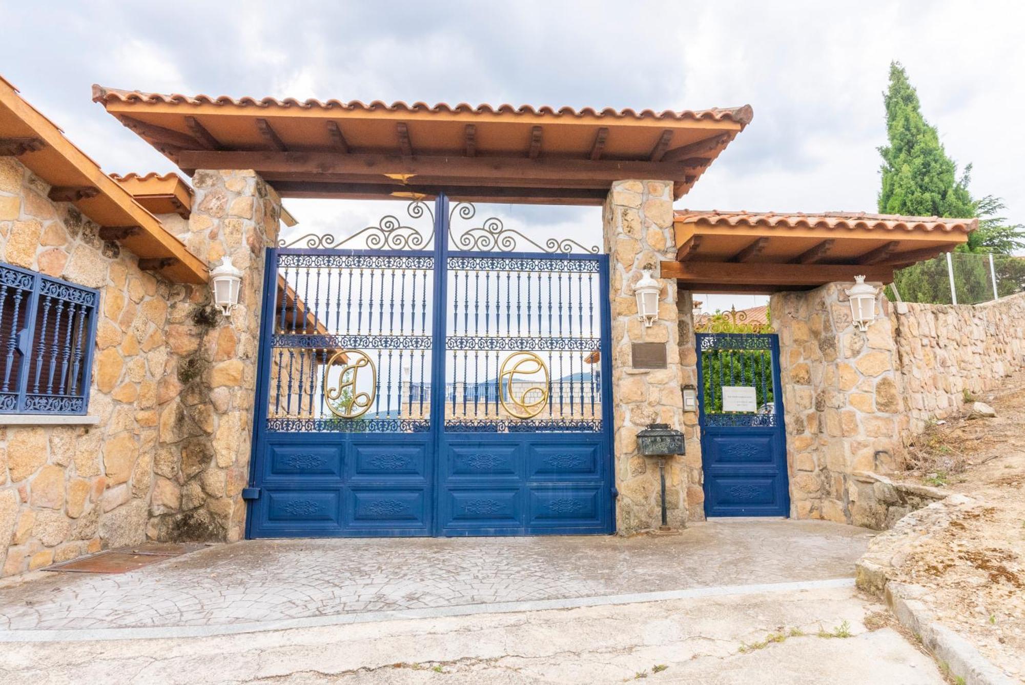 Villa Mansion Con Jacuzzi A 40 Grados, Gran Piscina Y Padel El Tiemblo Esterno foto