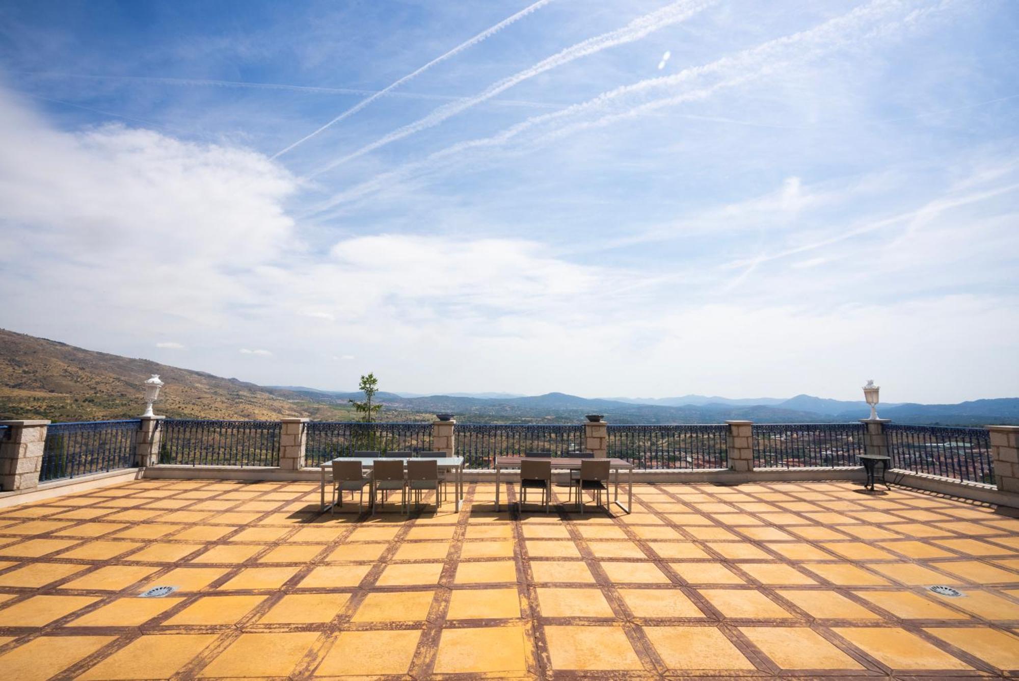 Villa Mansion Con Jacuzzi A 40 Grados, Gran Piscina Y Padel El Tiemblo Esterno foto