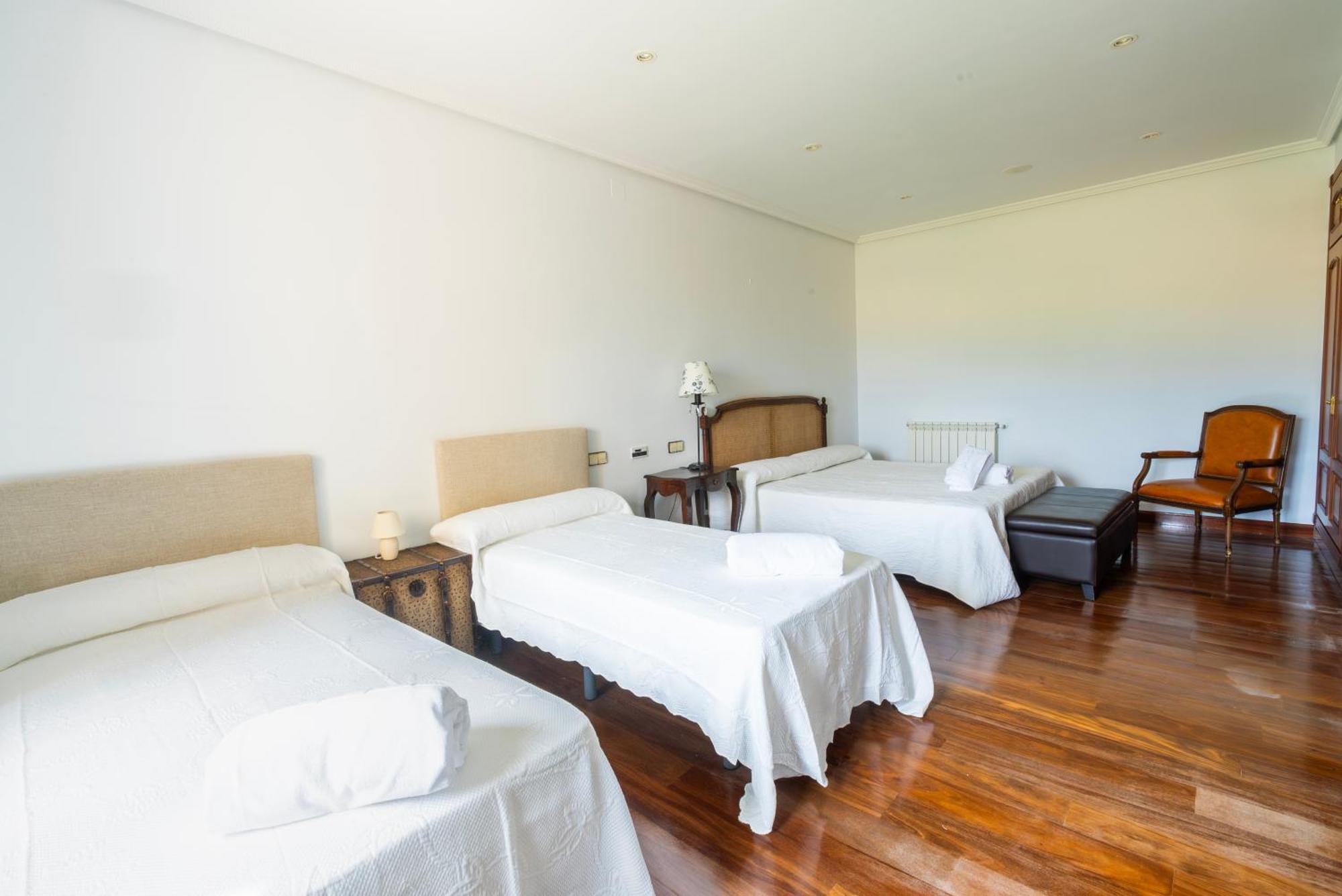 Villa Mansion Con Jacuzzi A 40 Grados, Gran Piscina Y Padel El Tiemblo Esterno foto