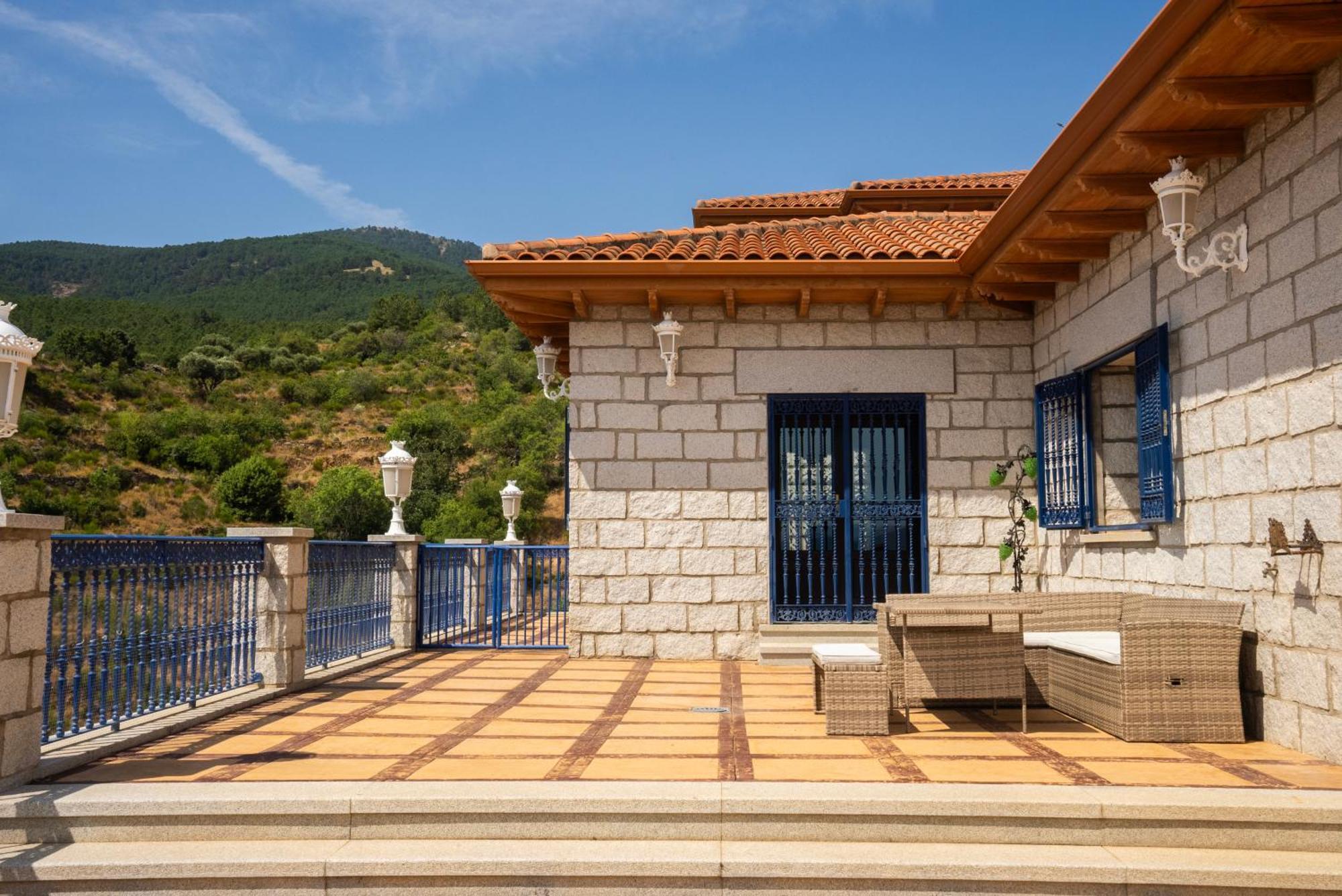 Villa Mansion Con Jacuzzi A 40 Grados, Gran Piscina Y Padel El Tiemblo Esterno foto