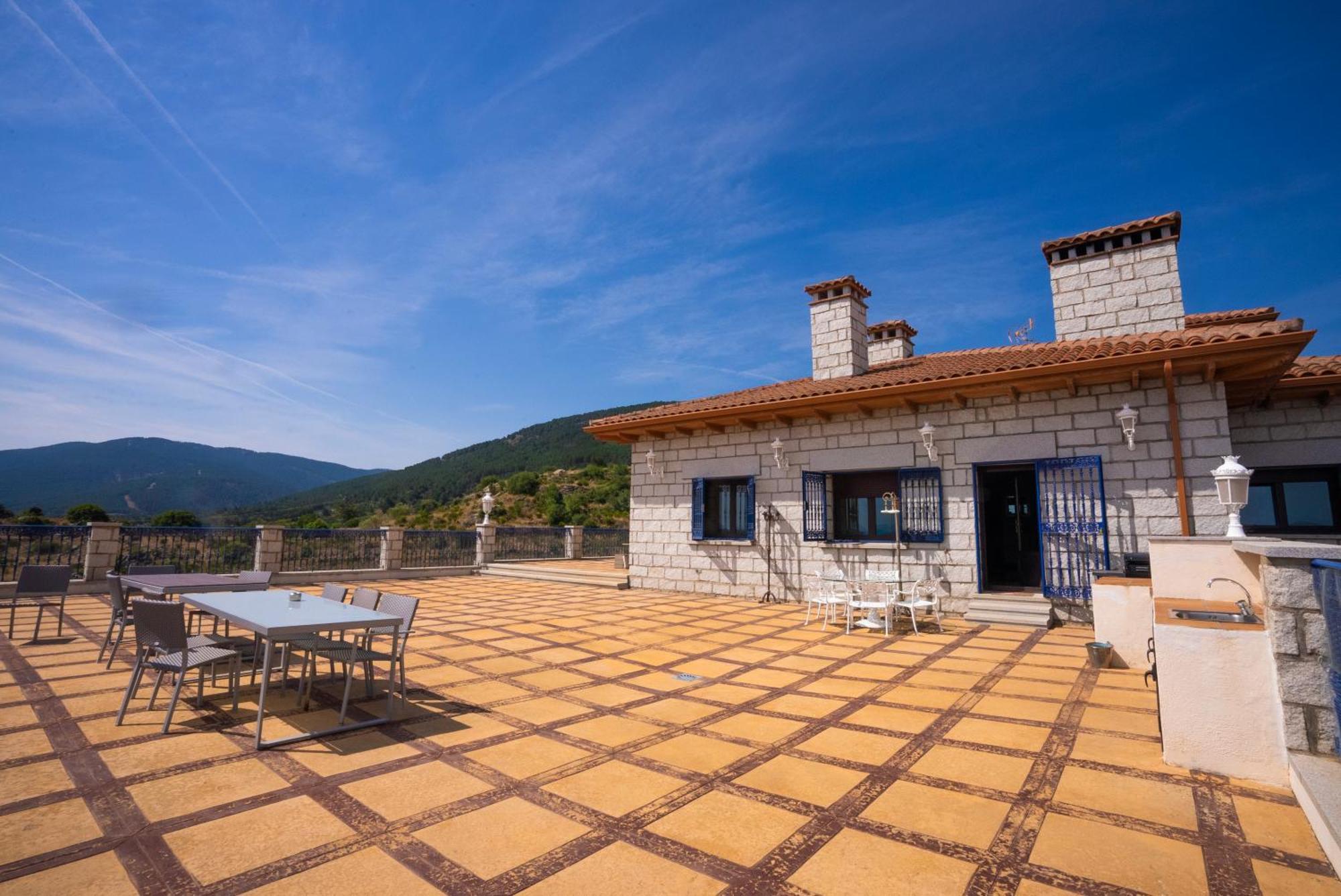 Villa Mansion Con Jacuzzi A 40 Grados, Gran Piscina Y Padel El Tiemblo Esterno foto