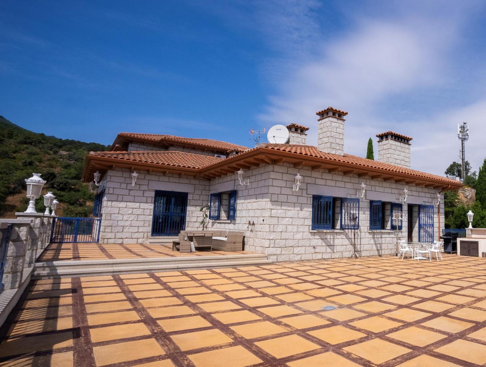 Villa Mansion Con Jacuzzi A 40 Grados, Gran Piscina Y Padel El Tiemblo Esterno foto