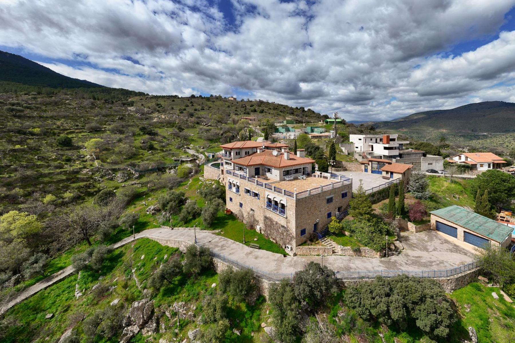 Villa Mansion Con Jacuzzi A 40 Grados, Gran Piscina Y Padel El Tiemblo Esterno foto