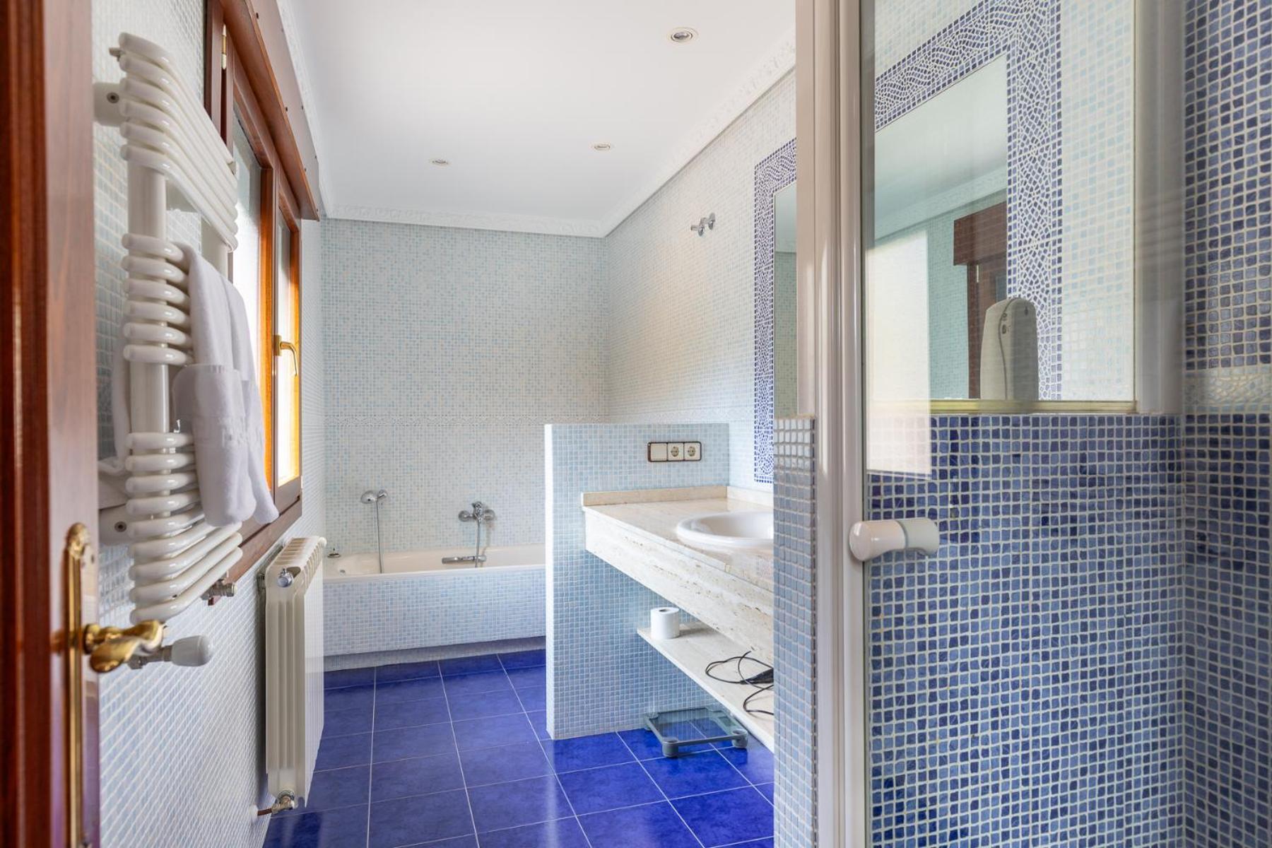 Villa Mansion Con Jacuzzi A 40 Grados, Gran Piscina Y Padel El Tiemblo Esterno foto