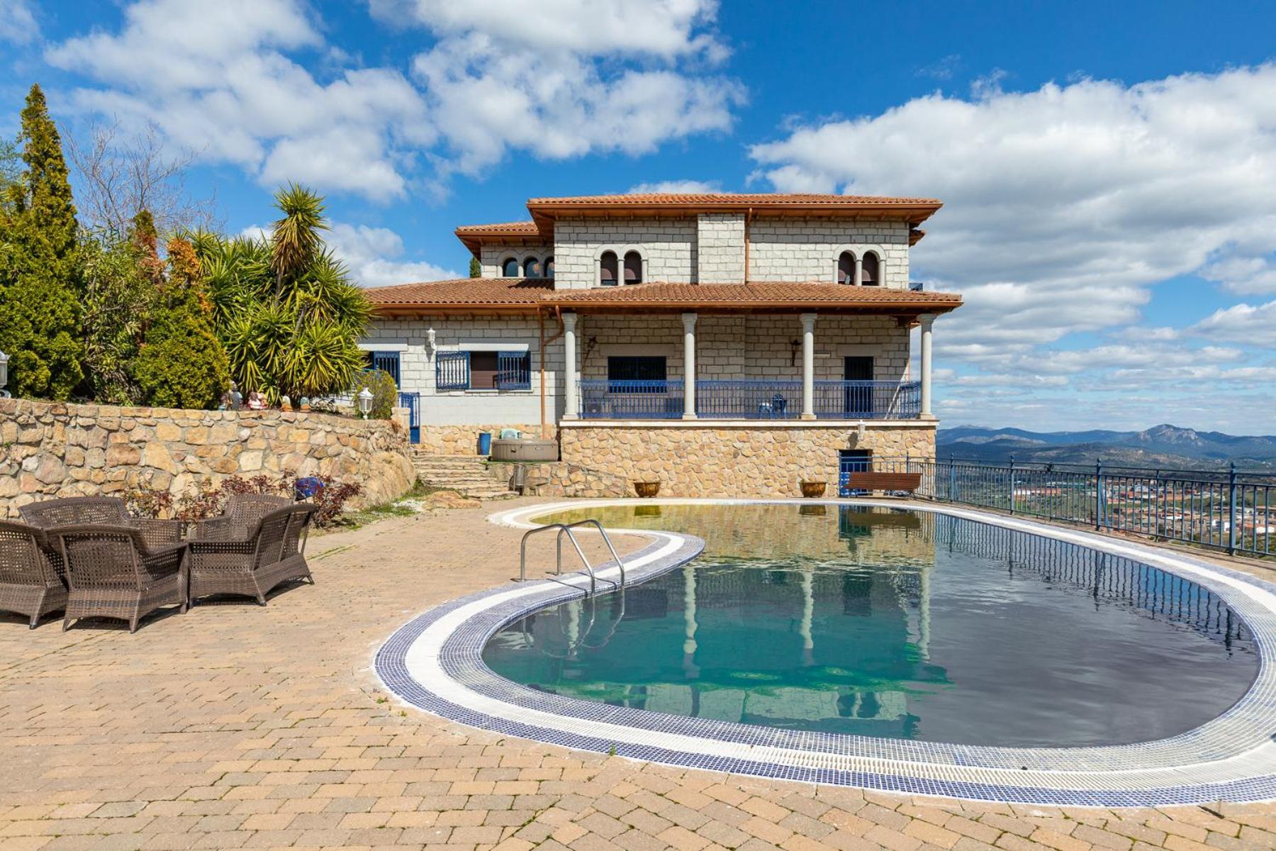 Villa Mansion Con Jacuzzi A 40 Grados, Gran Piscina Y Padel El Tiemblo Esterno foto