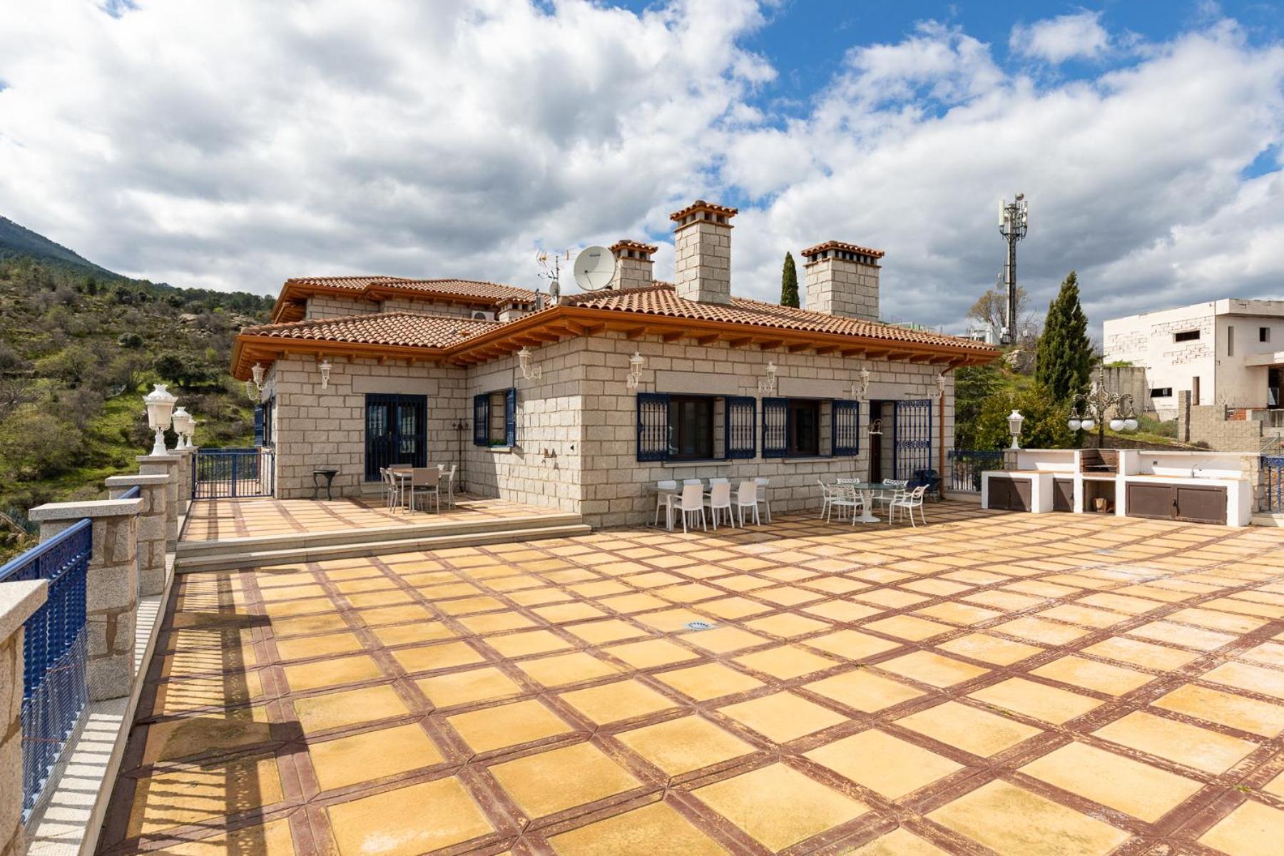 Villa Mansion Con Jacuzzi A 40 Grados, Gran Piscina Y Padel El Tiemblo Esterno foto