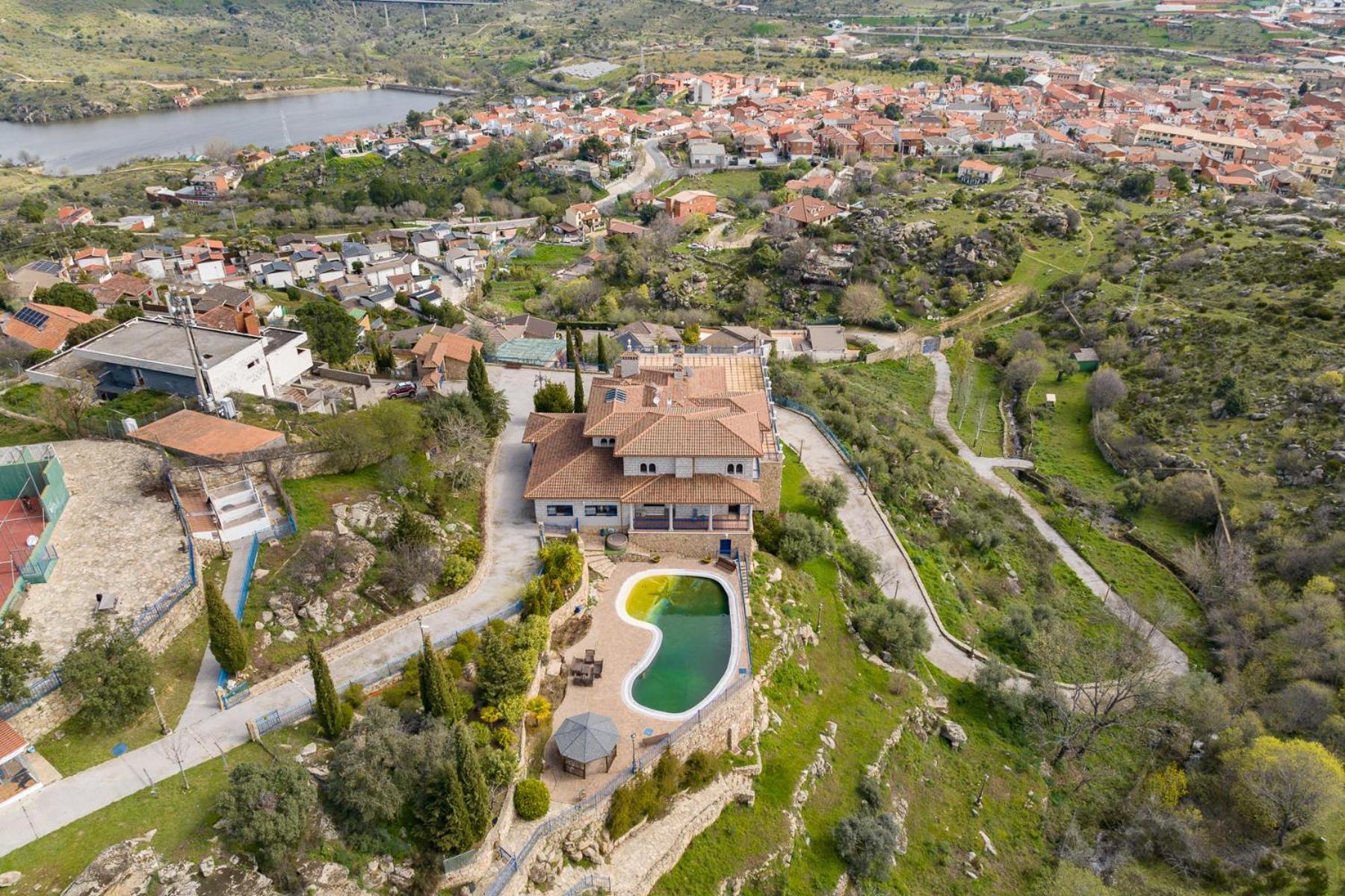 Villa Mansion Con Jacuzzi A 40 Grados, Gran Piscina Y Padel El Tiemblo Esterno foto