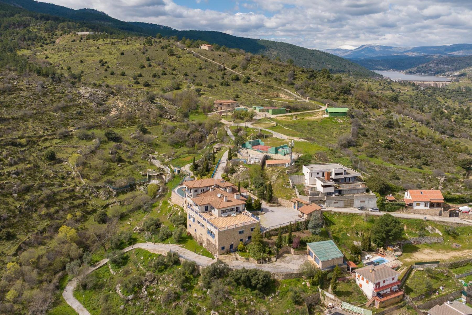 Villa Mansion Con Jacuzzi A 40 Grados, Gran Piscina Y Padel El Tiemblo Esterno foto
