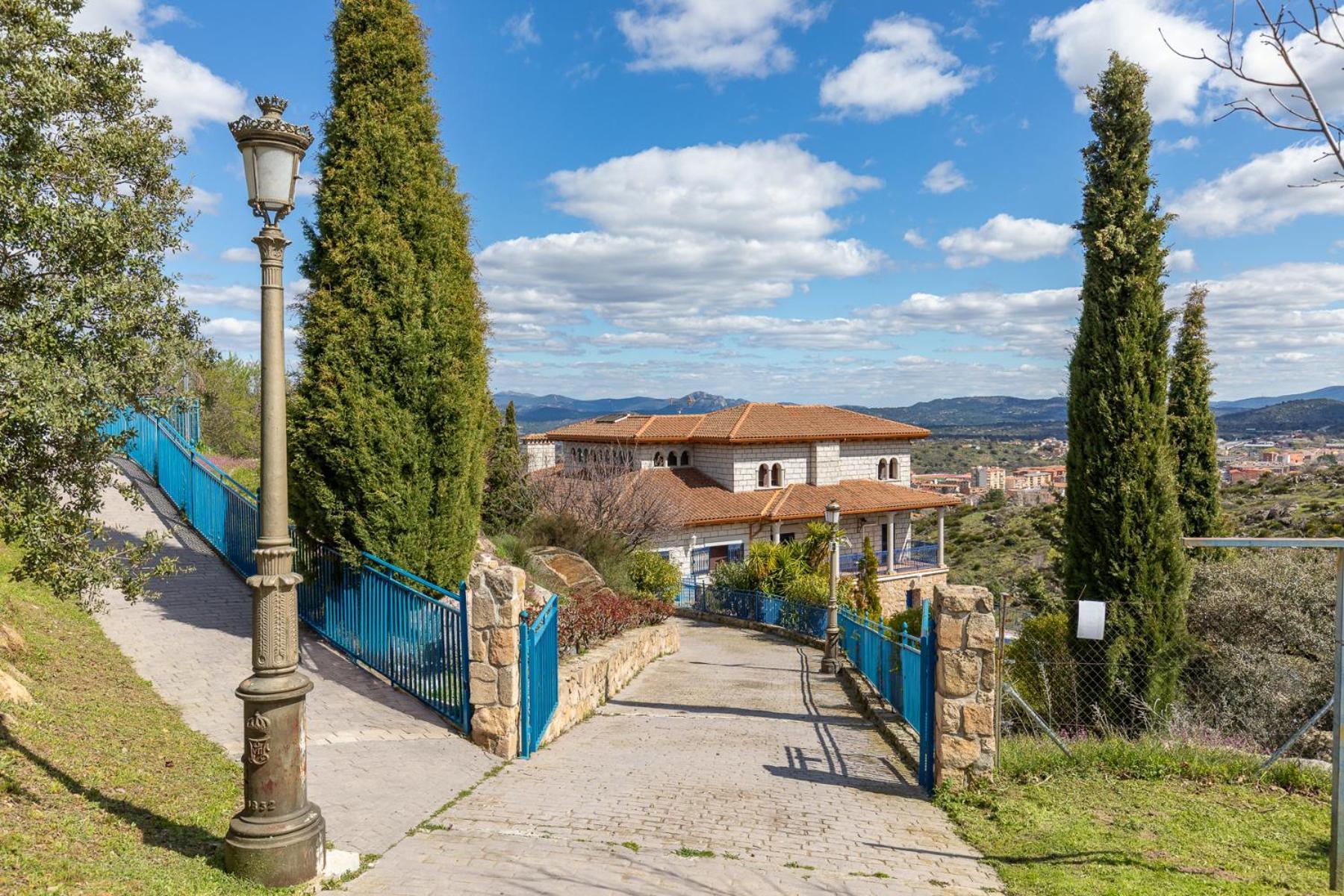 Villa Mansion Con Jacuzzi A 40 Grados, Gran Piscina Y Padel El Tiemblo Esterno foto